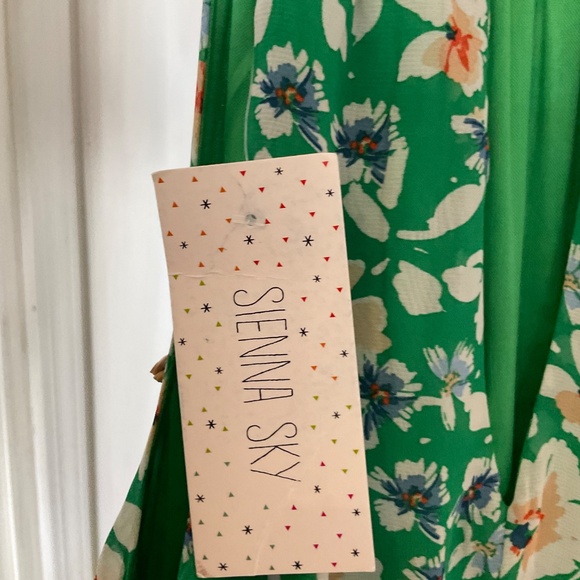 Sienna Sky Green Floral Tiered Dress - NWT Size: L - Picture 5 of 7
